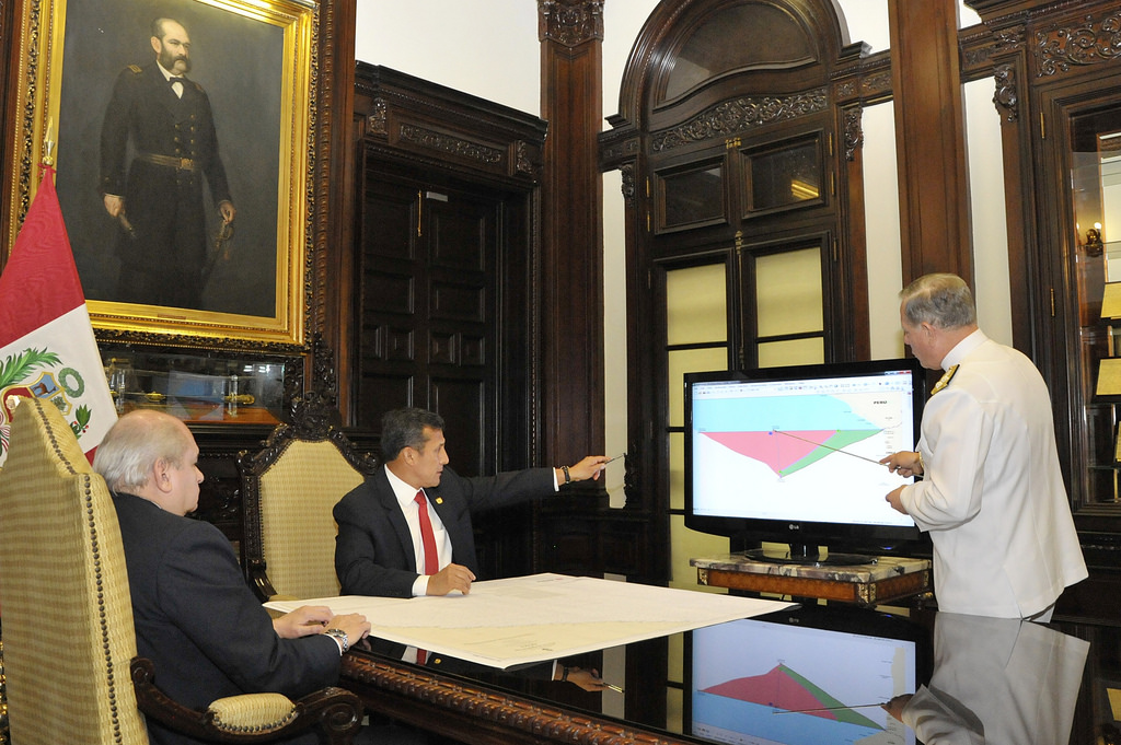 Mandatario monitoreó ingreso de naves de la Marina de Guerra del Perú en mar reconocido como peruano por Corte de La Haya