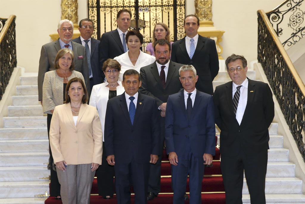 Representantes de gremios empresariales sostienen con mandatario reunión informativa por fallo de La Haya