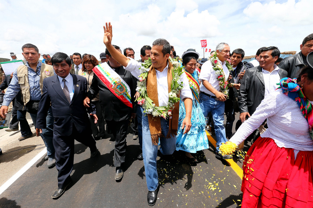Presidente Ollanta Humala inauguró obras de mejoramiento de la carretera Puno-Vilque-Mañazo-Huataquita, en el distrito de Tiquillaca, en la región Puno.