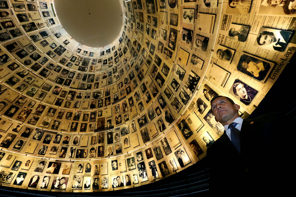 Jefe de Estado visitó Museo del Holocausto y rindió homenaje a los caídos en segunda guerra mundial