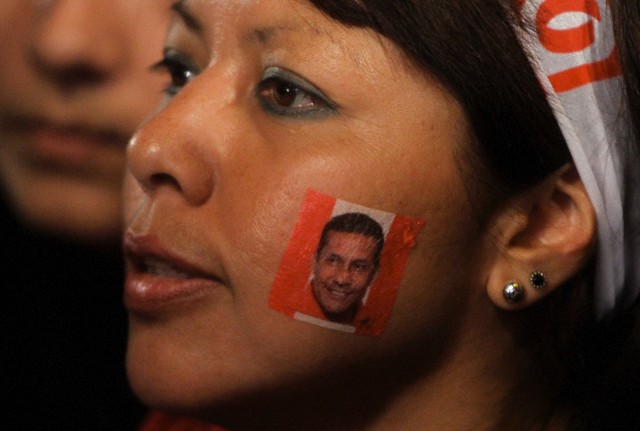 Otorgamiento de licencias para participar en las Elecciones Regionales y Municipales del 05 de octubre de 2014