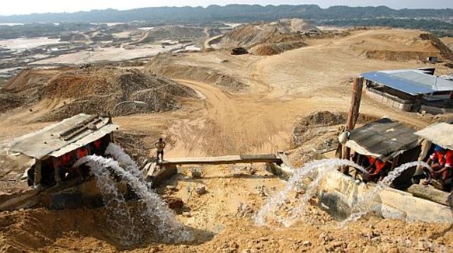 Lucha frontal contra la minería ilegal liderada por el gobierno