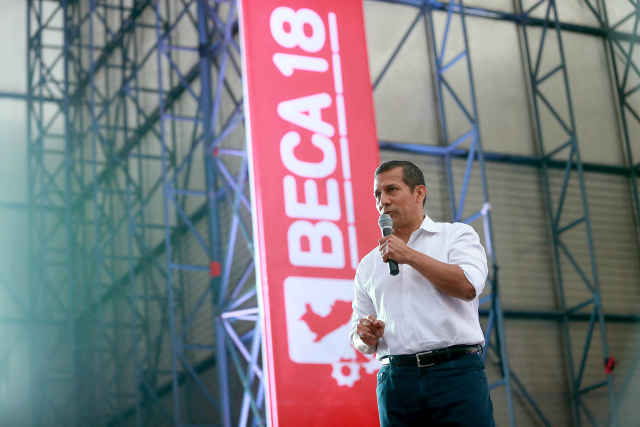 Presidente Humala entregó 11 mil 938 becas a jóvenes peruanos del programa Beca 18 para este año