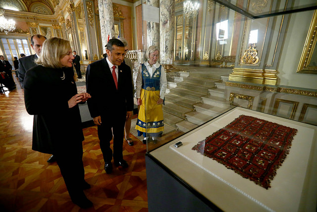 Presidente Humala recibió oficialmente los textiles Paracas traídos de Suecia