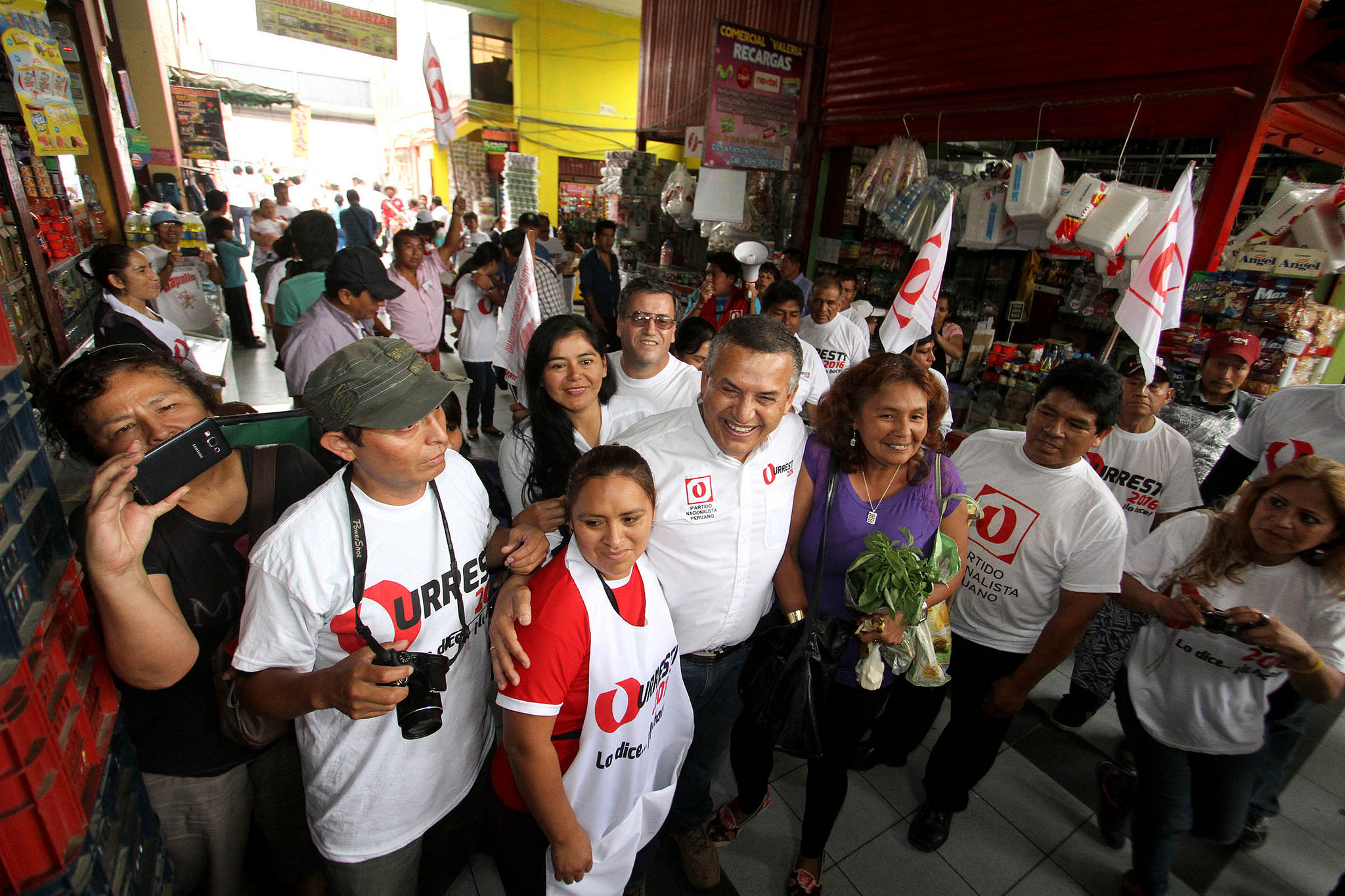 Daniel Urresti recibe multitudinario respaldo en San Juan de Lurigancho