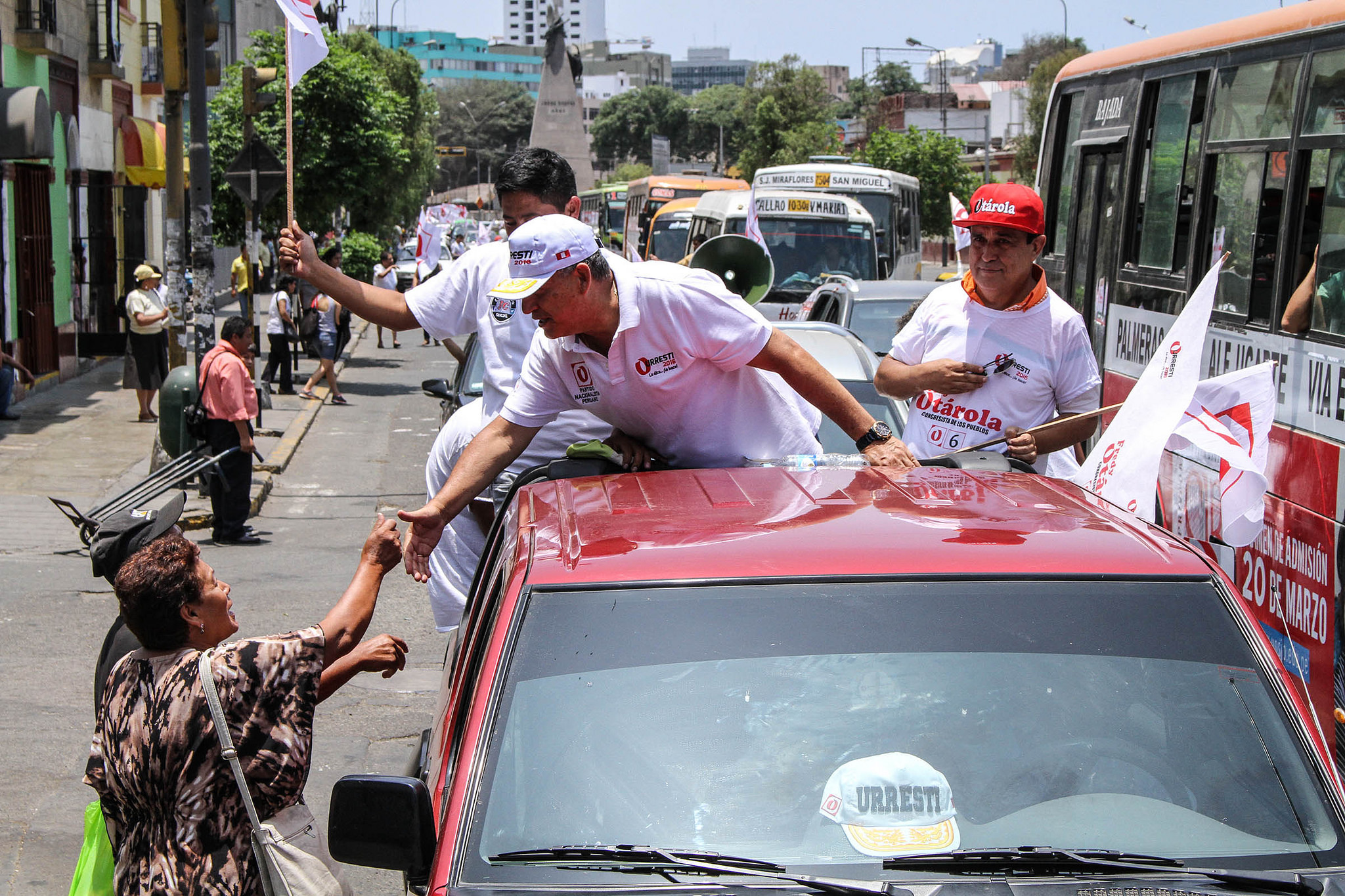Recorrido en caravana, del candidato Daniel Urresti