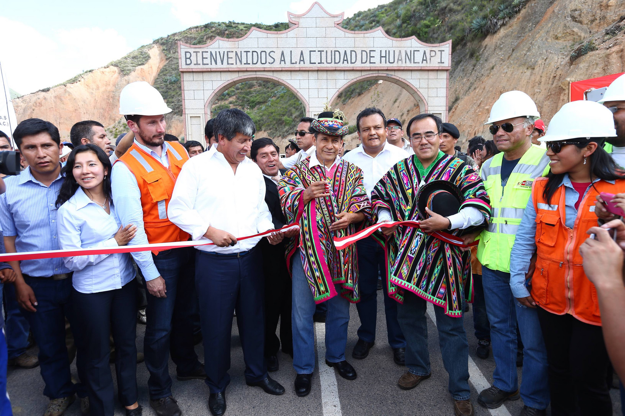Integrando los pueblos del Perú, tramo vial “Abra Toccto-Morochucos-Huancapi-Taca”