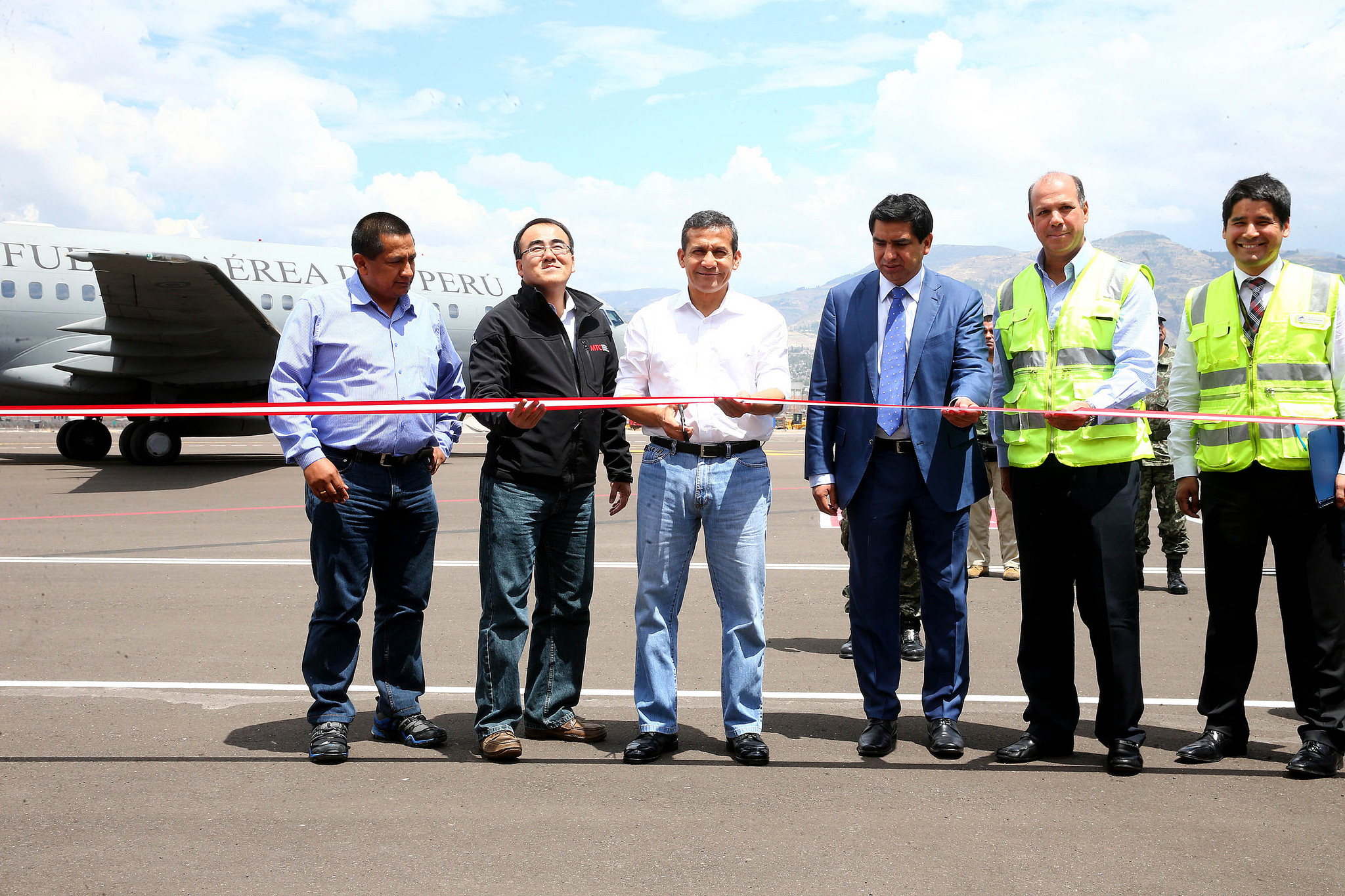 Ayacucho: Expresidente Ollanta Humala inauguró remodelado aeropuerto