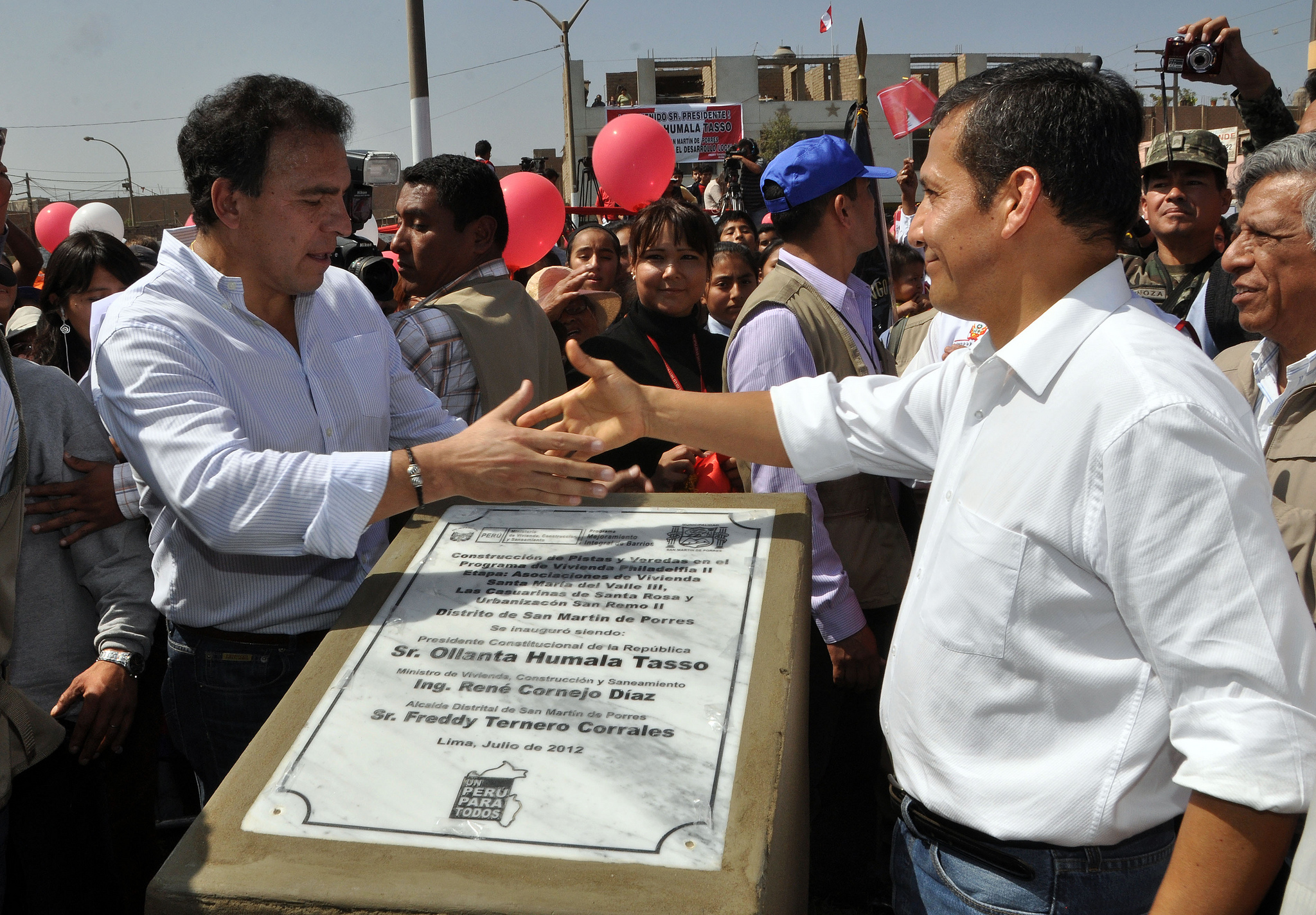 El 10 de Julio de 2012 el Expresidente Ollanta Humala inauguró pistas y veredas en San Martín de Porres junto al recordado Alcalde Freddy Ternero