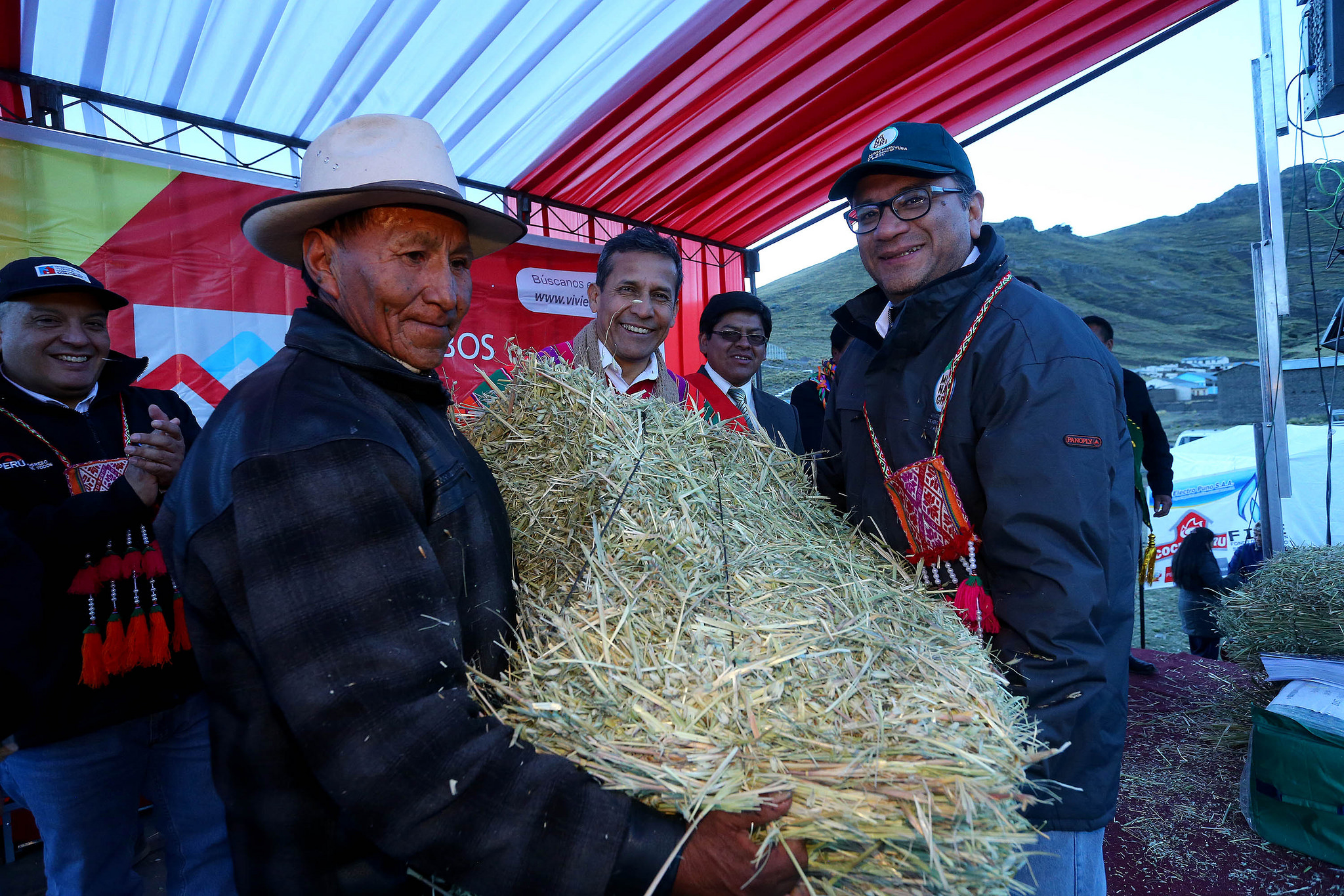 El 10 de Julio de 2014 el Expresidente Ollanta Humala entregó viviendas y ayuda para combatir las heladas en Puno.