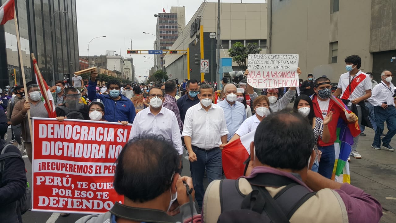 Ollanta Humala: los demócratas estamos de un lado, los golpistas del otro